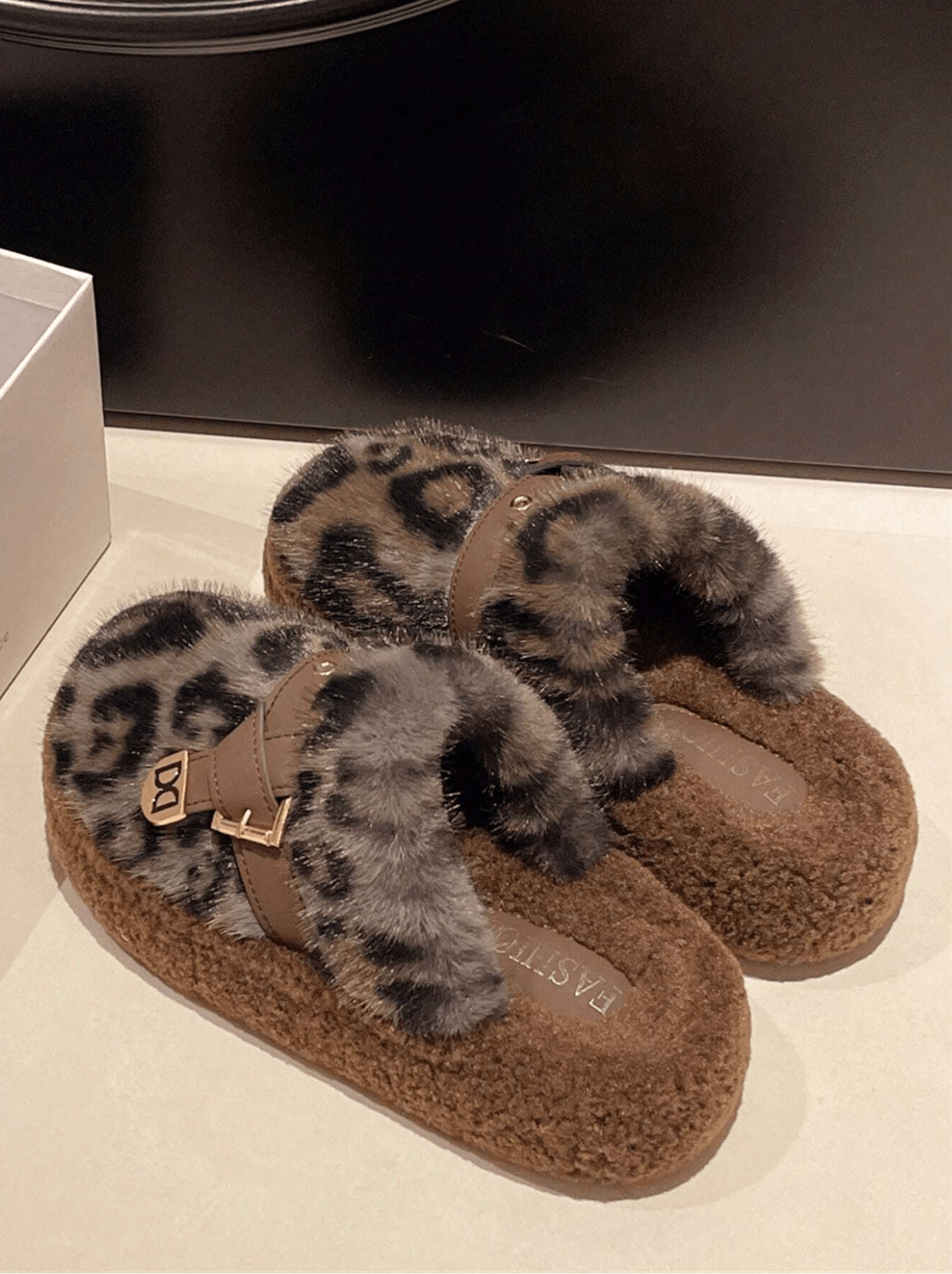 Pantufa Anya - Hara Bela