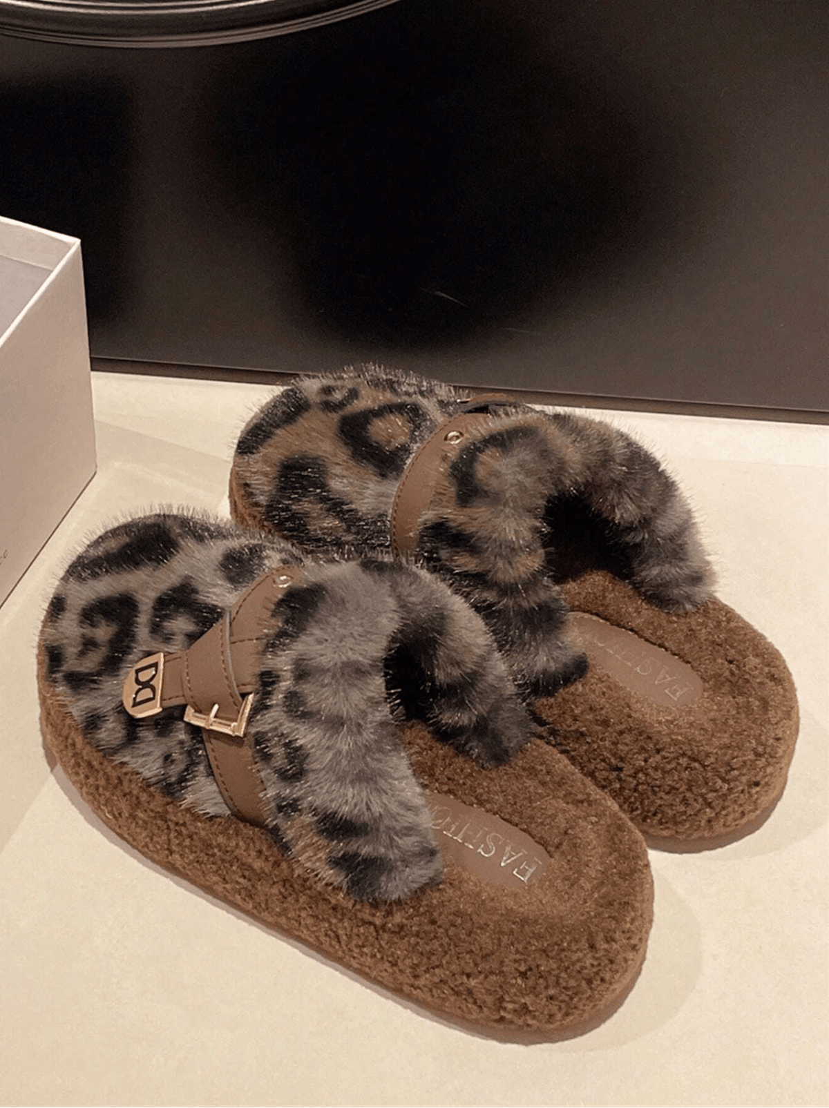 Pantufa Anya - Hara Bela